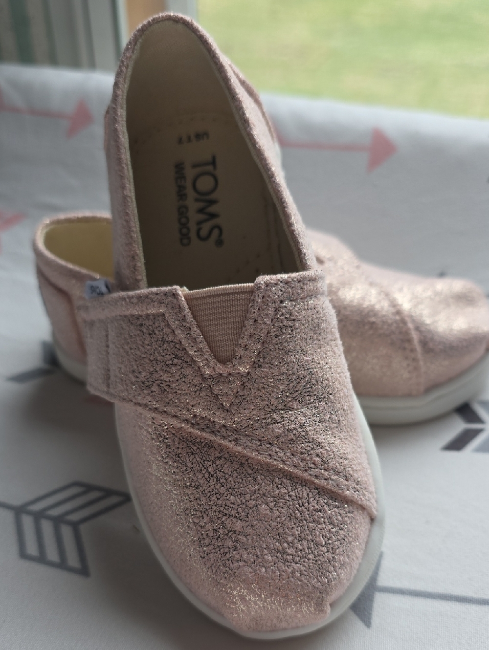 Toms Girls Shimmery Rose Slip-On Sneakers